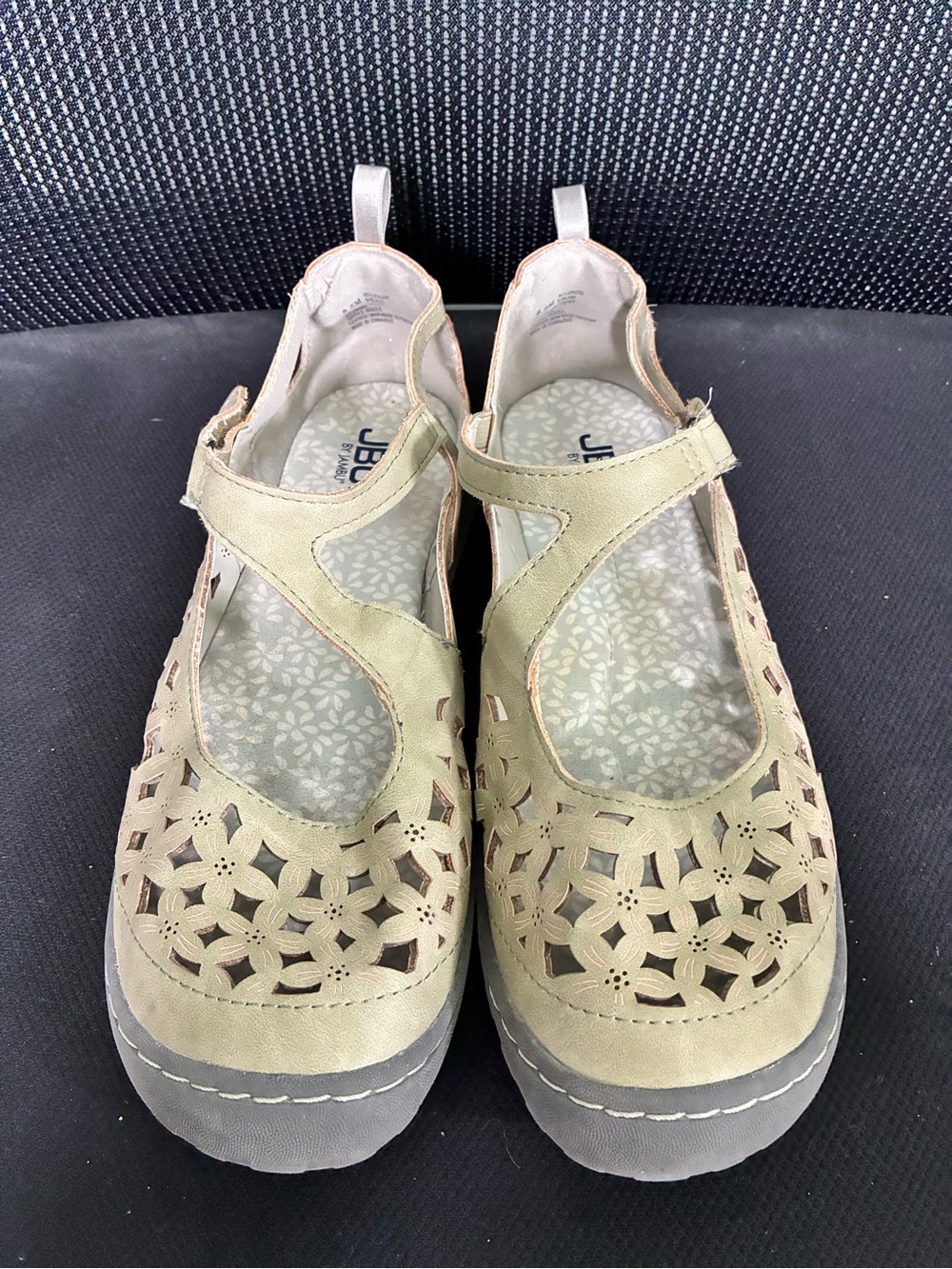 JBU by Jambu Hibiscus Bellerose Casual Mary Jane Floral cutout shoes Sage Sz 8.5